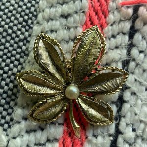 Vintage pearl pin